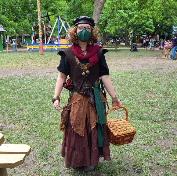 Meet your Posher, Amber - Picture 3 of 4